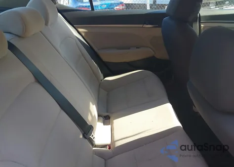 2018 Hyundai Elantra Value Edition z USA, uszkodzony, nr VIN 5NPD84LF2JH381257